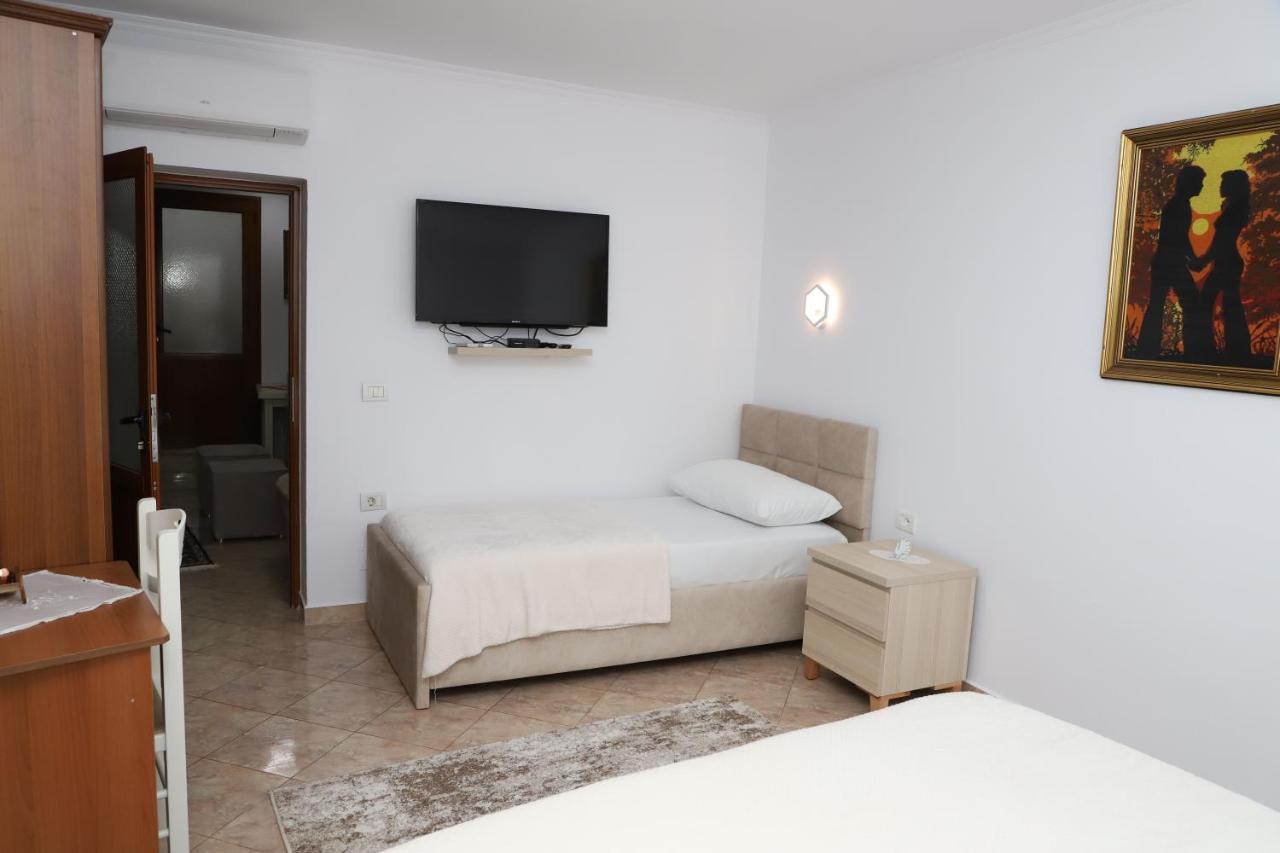 Downtown Apartment 2 เบราท ภายนอก รูปภาพ